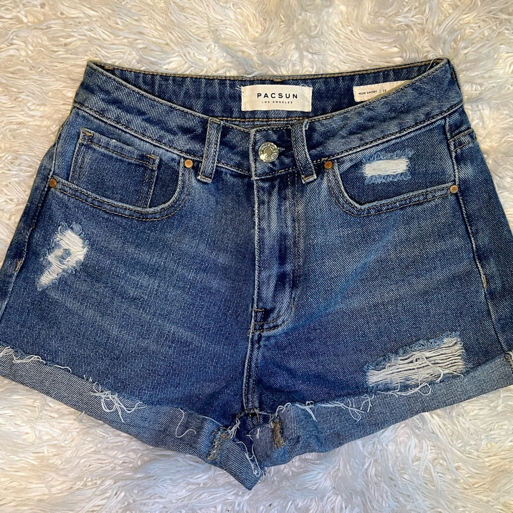 NEW ✨ Size 25 Women’s Jean Denim Mom Shorts